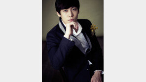 존박, 데뷔곡‘Falling’ 빅뱅‘Blue’와 음원 차트 1위 접전 ‘눈길’