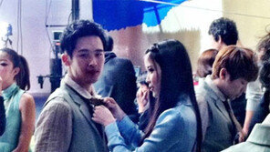 아이유, 안무팀 훈남에 편애? ‘질투 유발’