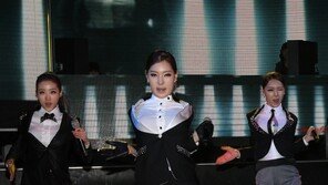 [SD포토] 브레이브걸스, 볼륨감 과시댄스? 단추 터질 기세~