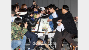 최시원, 대형 참사 막았다! 펜스 붕괴에 몸날려 팬 보호