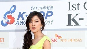 [SD포토] 최윤소, 옆트임 수위조절 실패? 깊이가…