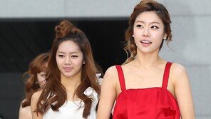 [SD포토] 걸스데이 소진, 하의실종 레드룩 ‘깜짝’