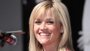 리즈 위더스푼 “‘금발이 너무해’ 보고 법대 갔다는 한국여성에 감동받아”