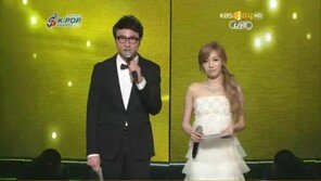 태연, 8등신 몸매 만든 명품 드레스 가격은?