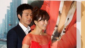 [SD포토] 김희애, 여신의 걸음걸이 그대로