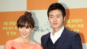 [SD포토] 김희애-이성재, 다정하게…