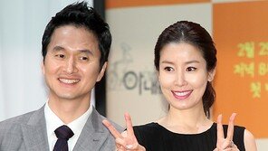 [SD포토] 이태란, 어색하지만 깜작한 V