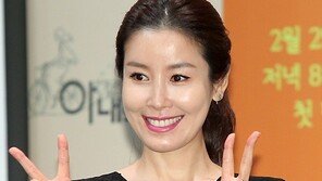 [SD포토] 이태란, 무대위 설정샷(?)…어색한 미소+브이