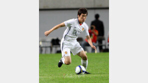 맨유 주장 박지성, 유로파리그 16강행 이끌어