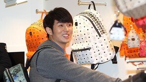 [SD포토] 슬옹, ‘와! 신상천국이네요’