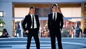 [O2플러스] ‘디스 민즈 워’, 제임스 본드와 이단 헌트를 골라 보는 재미