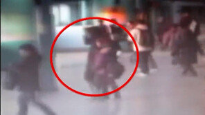 [뉴스A]전철서 여중생 성추행 후 화장실 끌고가도 ‘못본척’