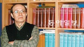 [저자와 차 한잔]이주동 교수 “카프카의 창작과정, 인간적 매력… 사실적으로 복원했죠”