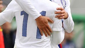 [SD포토] 이근호 “동국이 형 오늘 멋졌어!”