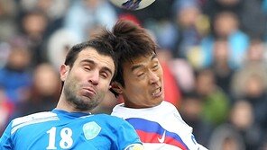 [SD포토] 이동국, 죽을힘을 다해 헤딩!