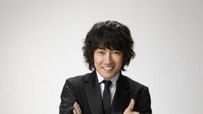 “몸 팔아 기부 이젠 한계” 김장훈, 꽃을 든 남자!