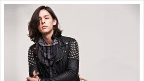 [우먼 동아일보 스타 패션] ‘닥치고 꽃미남 밴드’ 스타일 분석 - 이현재의 다크 포멀 룩