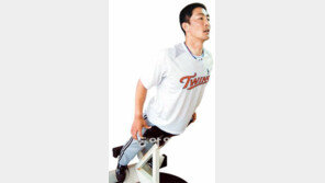 놓을 수 없는 1%의 희망… 투수 최다출장 3경기 앞둔 류택현