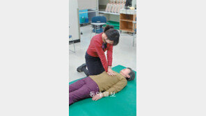 심장정지 순간 인공호흡보다 흉부압박 먼저