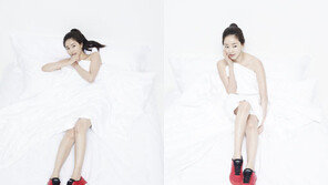 [포토] 김사랑, 침대 위에서 맨몸으로…