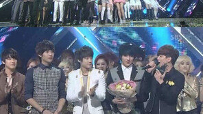 아이유 사과글 눈길 “시청자 여러분과 선배님 죄송합니다”