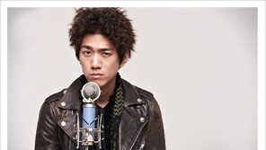 [우먼 동아일보 스타 패션] ‘닥치고 꽃미남 밴드’ 스타일 분석 - 성준의 시크 캐주얼 룩