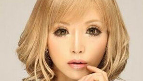 中 대학교수, 일본 AV배우 초청 강연… “황당해” 비난 쇄도