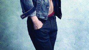 ‘마초’ 윤계상, 의사 가운 속에 감춘 섹시복근