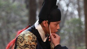 [SD포토] 박유천의 치밀함? 구레나룻 빗기 ‘한 올도 용서 못해’