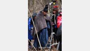 [SD포토] 박유천, 왕세자 위엄 실종…‘아이고 추워!’