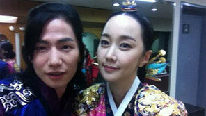 ‘해품달’ 김민서, ‘운’과 다정 포즈 “제법 잘 어울려”