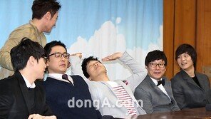 [SD포토] 지각한 엄태웅 헐레벌떡 ‘미안해~’