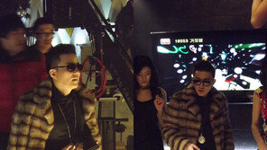 ‘샐러리맨 초한지’ 이범수, 퍼코트 걸치고 ‘블링블링’