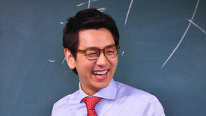 ‘바보엄마’ 김태우, 1인 4역 캐릭터 연기…파격 베드신도?