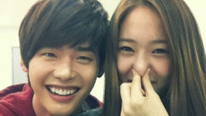 이종석-크리스탈, 냄새나는(?) 다정 셀카 ‘이것은 멘탈붕괴’