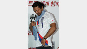 [SD포토] 벤 헨더슨, 오늘의 코디 포인트 스카프