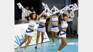 [포토] 치어리더, 태극기 휘날리며