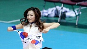 [포토] 치어리더, 태극기로 장식한 열정적인 무대