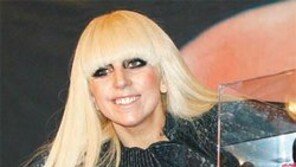 왕따에 울던 레이디가가… 왕따 퇴치재단 만들었다