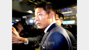 프로야구 경기조작 혐의 LG 박현준, 대구지검 출두