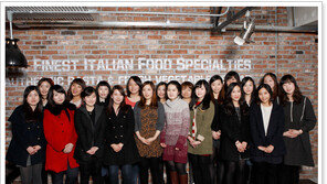 [우먼 동아일보 핫 플레이스] 우먼 동아일보 ‘맛’ 테스터 1기가 직접 맛보고 뽑았어요~! “송승헌이 운영하는 블랙스미스 신사점 베스트 메뉴 4”