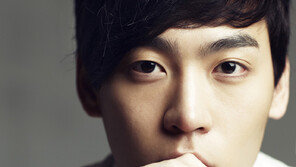 송혜교와 화장품 모델하는 존박 팬사인회 “팬들과 첫 만남 떨려요”