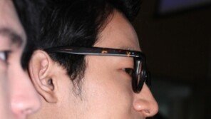 [SD포토] 정석원, 너무 타이트 했나? 허벅지 안쪽에 구멍이?