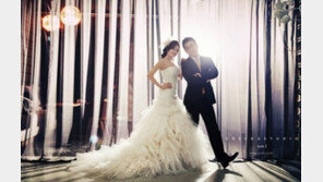 [포토]차다혜 웨딩화보…신랑 얼굴 첫 공개 ‘엄친아 포스’