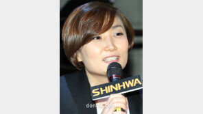 [SD포토] 신화 ‘컴백 기자회견’ 사회 보는 박경림 ‘광채피부’