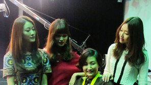 박경림, 톱모델들과 인증샷 ‘민망한 키 굴욕’