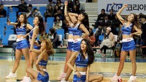 [포토] 치어리더, ‘KCC 승리를 믿어요!’