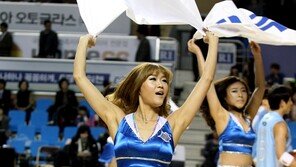 [포토] 치어리더, ‘시원하게 이겨주세요’
