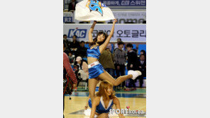 [포토] 치어리더, 초미니 입고 열정적인 응원