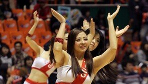 [포토] 치어리더, 탄탄한 팔 근육 ‘매력적’